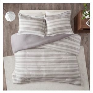 Gray striped Full/queen jersey duvet set